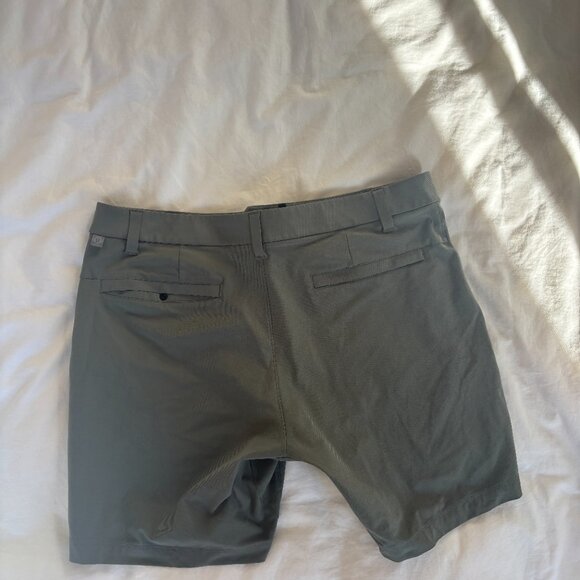 LuLuLemon ABC Shorts 7in - Picture 3 of 3